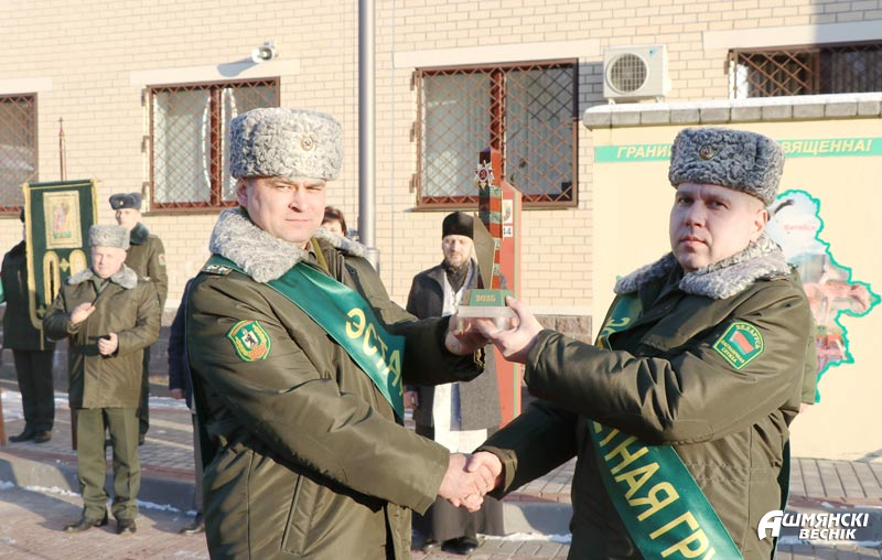 На погранзаставе «Каменный Лог» лидские пограничники торжественно передали «Эстафету Победы» Сморгонской пограничной группе