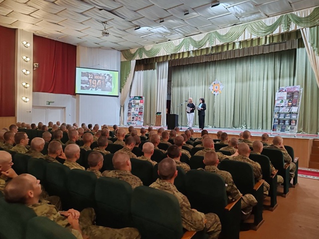 Эхо памяти: встреча сморгонских пограничников с представителями районной библиотеки Эхо памяти: встреча сморгонских пограничников с представителями районной библиотеки