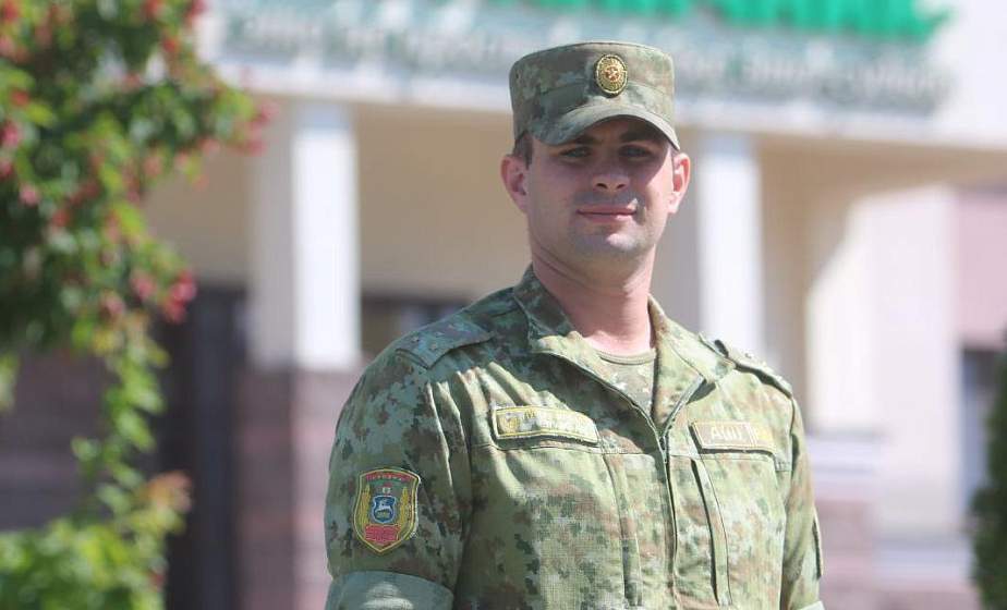 Достойный офицер, любящий муж, талантливый футболист