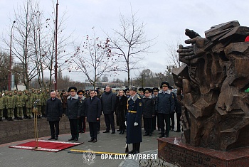 Брестские пограничники приняли участие в открытии памятного знака «Древо жизни»