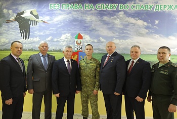 Комиссия Парламентского Собрания по безопасности и обороне Союза Беларуси и России посетила пограничную заставу «Бенякони» им. Федора Крылова.