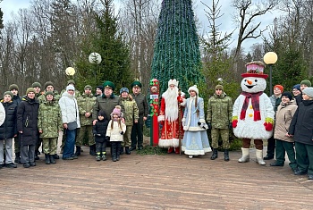 Дед Мороз приказал пограничникам пропустить Новый год с Востока на Запад