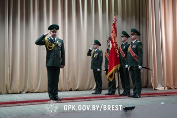 В Брестской Краснознамённой пограничной группе имени Ф.Э. Дзержинского  состоялся ритуал прощания начальника группы полковника Максима Бутранца с Боевым Знаменем части