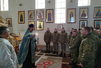 В день Сретения Господня, 15 февраля, военнослужащие Пинского пограничного отряда посетили богослужение в храме святого Архангела Михаила в аг. Плещицы. 