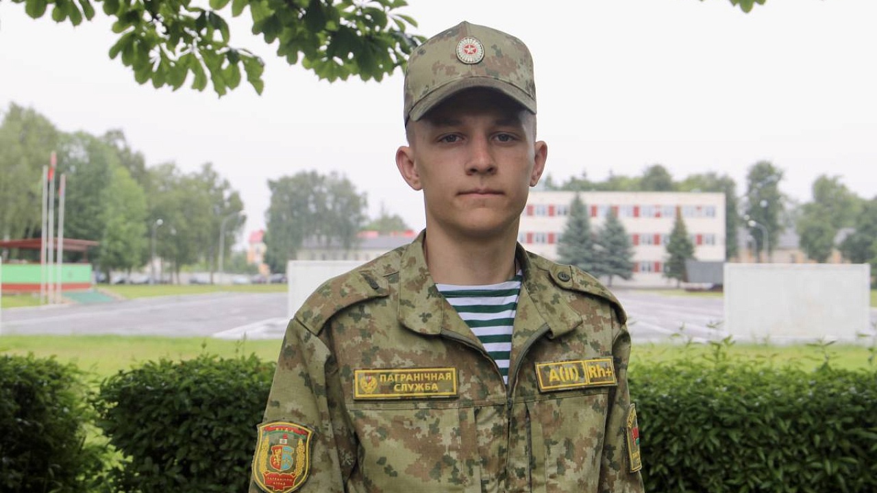 Гомельчанин Максим Голубаев проходит службу в Лидском погранотряде и добивается успехов на футбольном поле Гомельчанин Максим Голубаев проходит службу в Лидском погранотряде и добивается успехов на футбольном поле