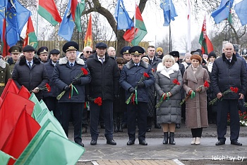 С молитвой и воинскими почестями