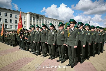 Брестские пограничники присоединились к празднованию Дня государственных флага, герба и гимна