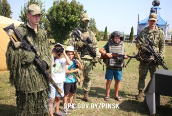 Пинские пограничники приняли участие в праздновании 500-летия агрогородка Жидче Пинского района