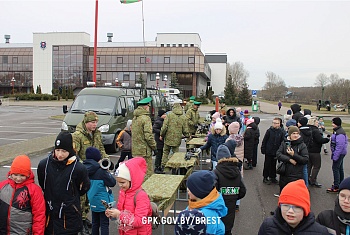 Брестские пограничники приняли участие в выставке техники и вооружения