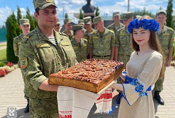 В наряд с хорошим настроением!