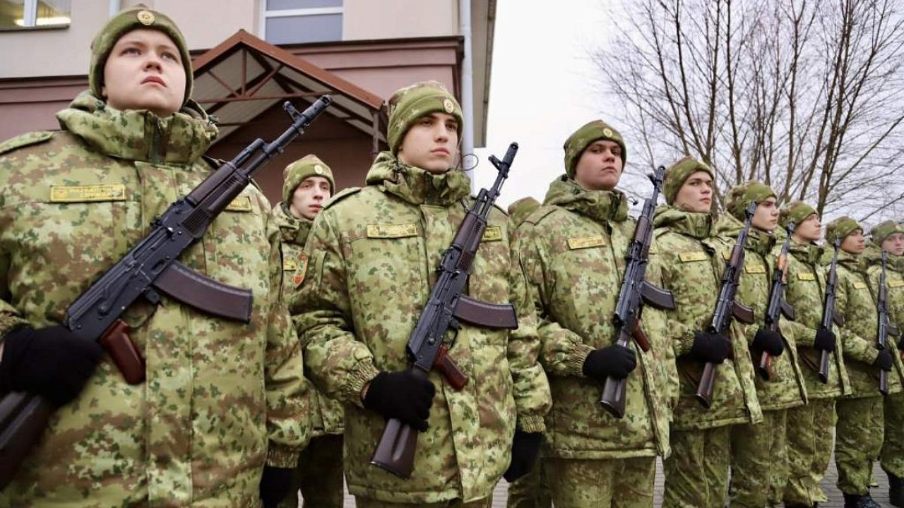 Новобранцам Гродненской погрангруппы вручили боевое оружие