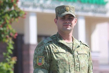 Достойный офицер, любящий муж, талантливый футболист