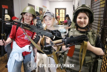 Юные гости познакомились с буднями пограничников 