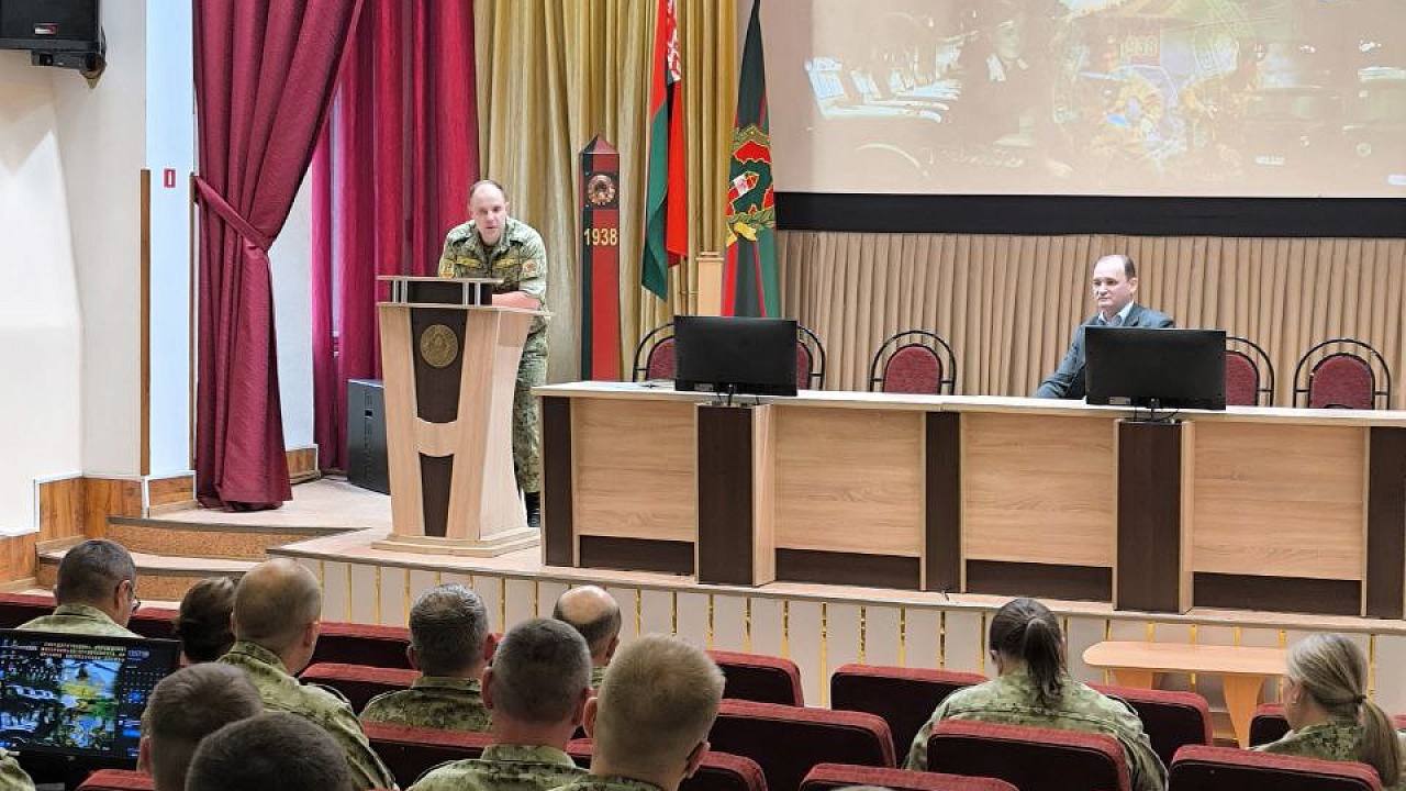 В группе материально-технического обеспечения в рамках фестиваля православной культуры «Кладезь» и проекта «Живое слово» прошла беседа на тему: «Исторические мифы в современном мире». В группе материально-технического обеспечения в рамках фестиваля православной культуры «Кладезь» и проекта «Живое слово» прошла беседа на тему: «Исторические мифы в современном мире».