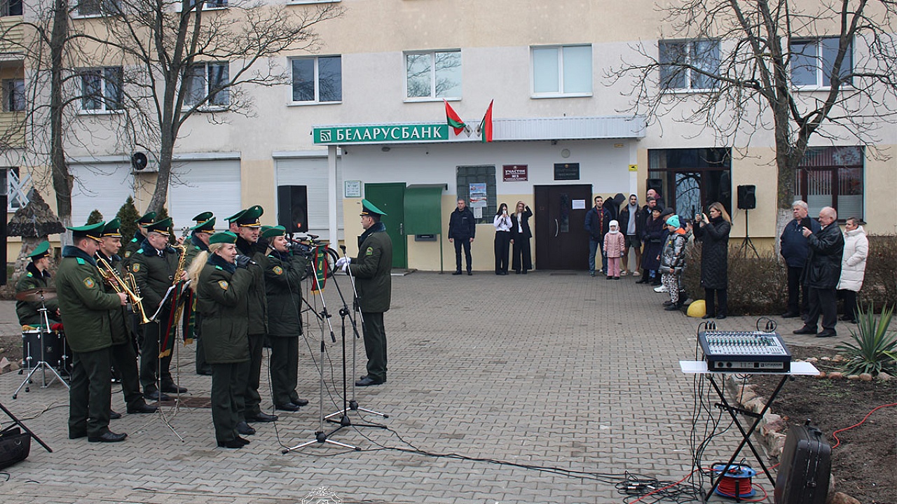 Военный оркестр Брестской пограничной группы выступил перед жителями города