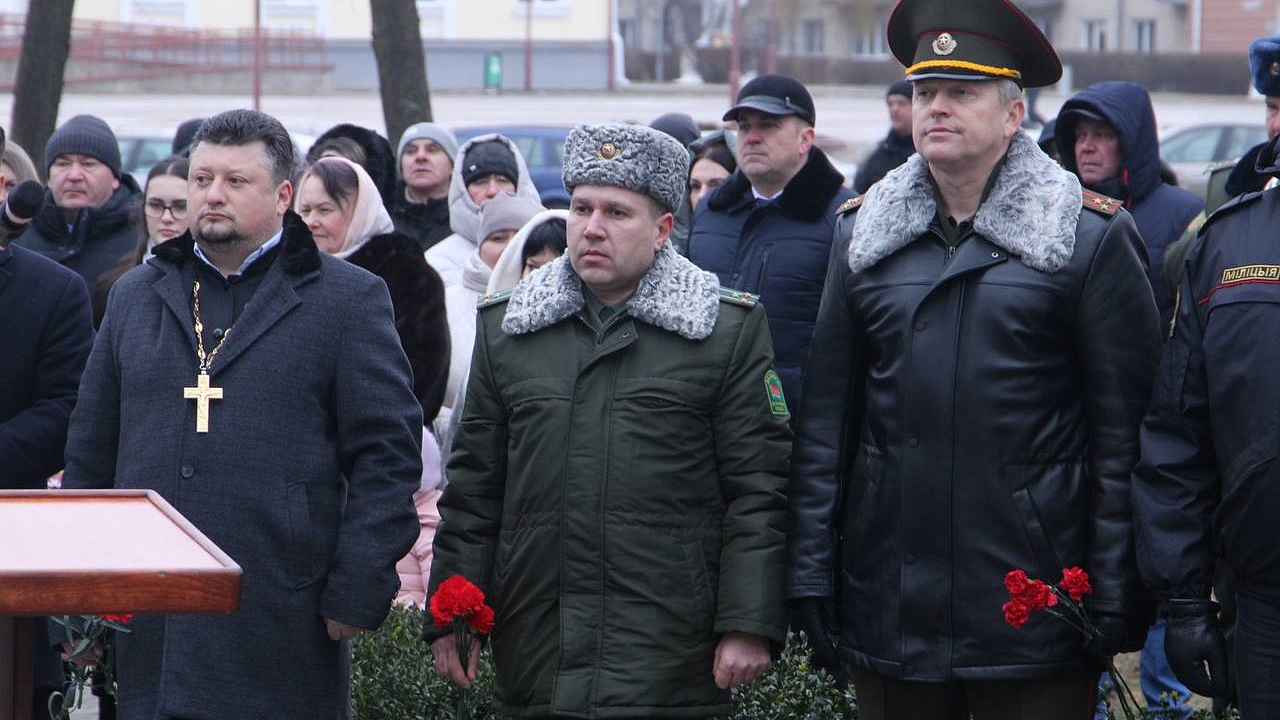 Лидские пограничники приняли участие в митинге-реквием, посвященном Дню памяти воинов-интернационалистов 