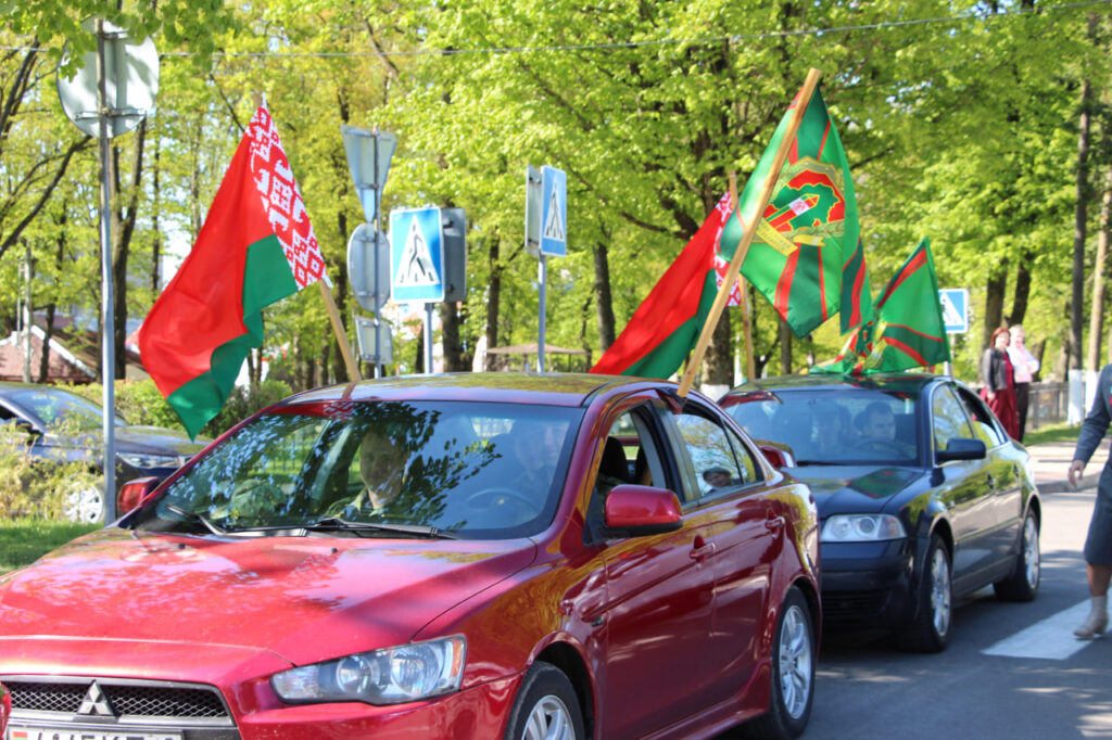 Пограничники войсковой части 1463 приняли участие в автопробеге, посвященном Дню Государственных символов Республики Беларусь Пограничники войсковой части 1463 приняли участие в автопробеге, посвященном Дню Государственных символов Республики Беларусь