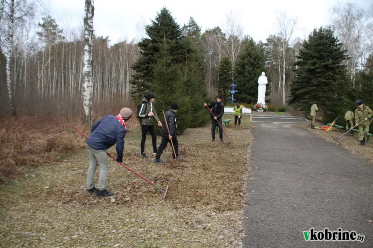 Акция по благоустройству мемориала на месте сожженной деревни Борисовка прошла в Кобринском районе