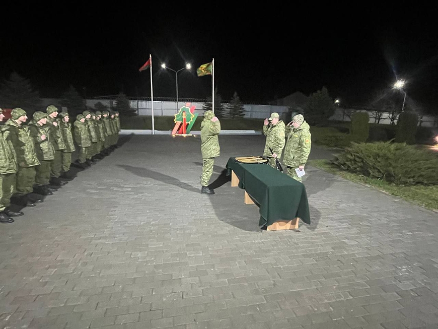 Подразделения Сморгонской пограничной группы встречают новое пополнение