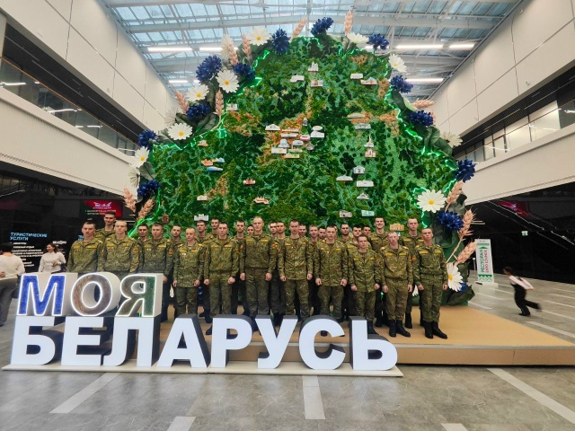 Сморгонские пограничники посетили выставку достижений «Моя Беларусь»