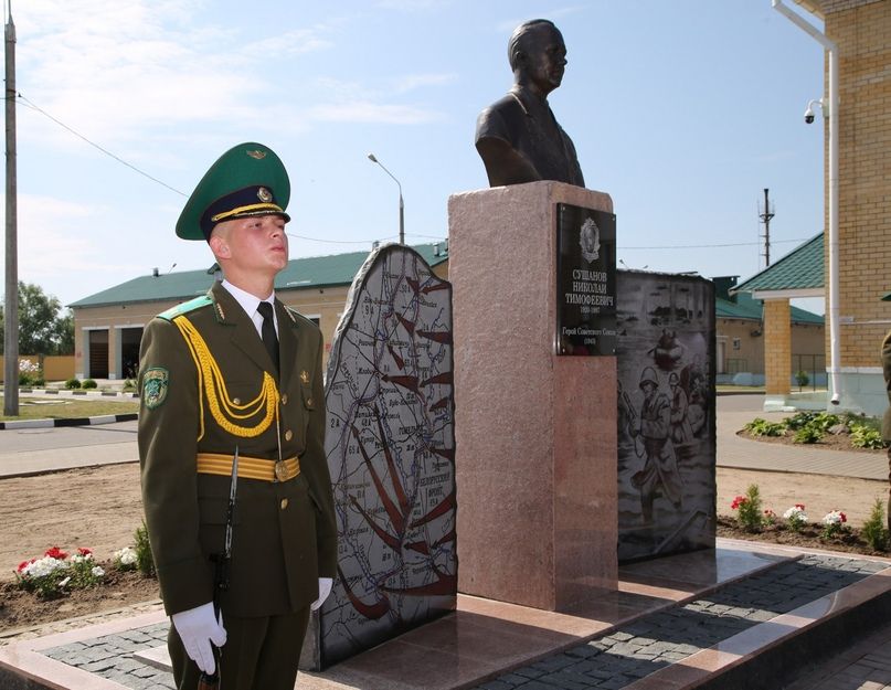 На погранзаставе в Лоеве открыли памятник Герою Советского Союза лейтенанту Николаю Сушанову