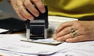 Кому могут отказать в выезде из страны?