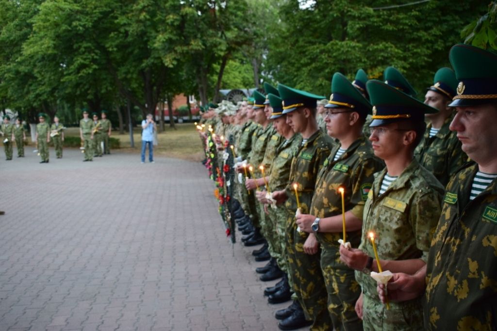 Гомельские пограничники почтили память жертв Великой Отечественной войны и павших в первых боях на границе Гомельские пограничники почтили память жертв Великой Отечественной войны и павших в первых боях на границе