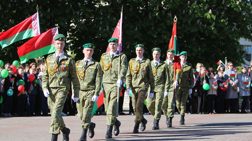 "Мы называем себя усовцами". Как на примере героя-пограничника в гродненской СШ №3 воспитывают защитников Отечества