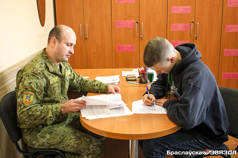 На базе Браславского РВК прошел отбор юношей в органы пограничной службы