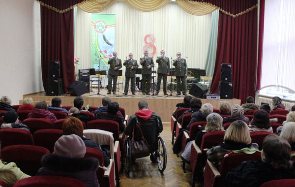 Оркестр Пинского погранотряда выступил с концертом в рамках благотворительной акции