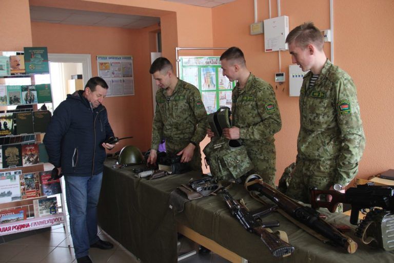 РАЗЪЯСНЕНИЕ ЗАКОНОДАТЕЛЬСТВА И КОНЦЕРТ ОРКЕСТРА. ПРЕДСТАВИТЕЛИ ГРОДНЕНСКОЙ ПОГРАНИЧНОЙ ГРУППЫ ВСТРЕТИЛИСЬ С ЖИТЕЛЯМИ АГРОГОРОДКА ПОГРАНИЧНЫЙ РАЗЪЯСНЕНИЕ ЗАКОНОДАТЕЛЬСТВА И КОНЦЕРТ ОРКЕСТРА. ПРЕДСТАВИТЕЛИ ГРОДНЕНСКОЙ ПОГРАНИЧНОЙ ГРУППЫ ВСТРЕТИЛИСЬ С ЖИТЕЛЯМИ АГРОГОРОДКА ПОГРАНИЧНЫЙ