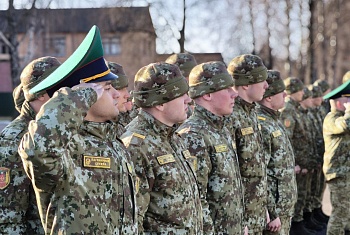 В Пинском пограничном отряде торжественно отметили День Конституции Республики Беларусь