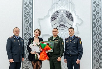 Пограничники поздравили поставскую среднюю школу №3 с юбилеем