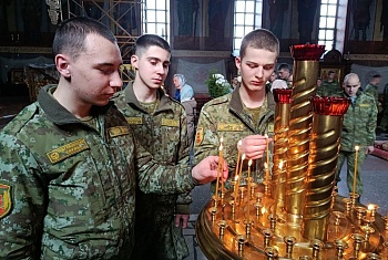 Духовная святыня: военнослужащие Пинского погранотряда посетили Собор Воскресения Словущего