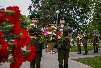 Военнослужащие роты почетного караула приняли участие в ежегодном празднике День белорусской письменности