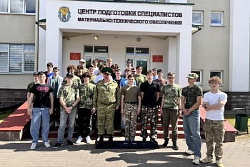 Застава встречает будущих героев: гимназисты из Минска освоились в центре подготовки специалистов в войсковой части 1463