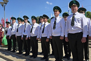 Гомель помнит: пограничники на Аллее Героев 