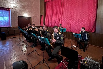 Концерт военного оркестра прошёл в деревне Гребени