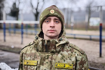 Слутчанин Даниил Корбут несет службу по охране государственной границы