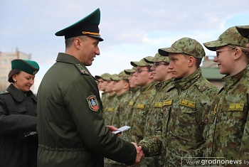 В Гродно порядка 50 учащихся произнесли клятву воспитанников военно-патриотического клуба «Рубеж»