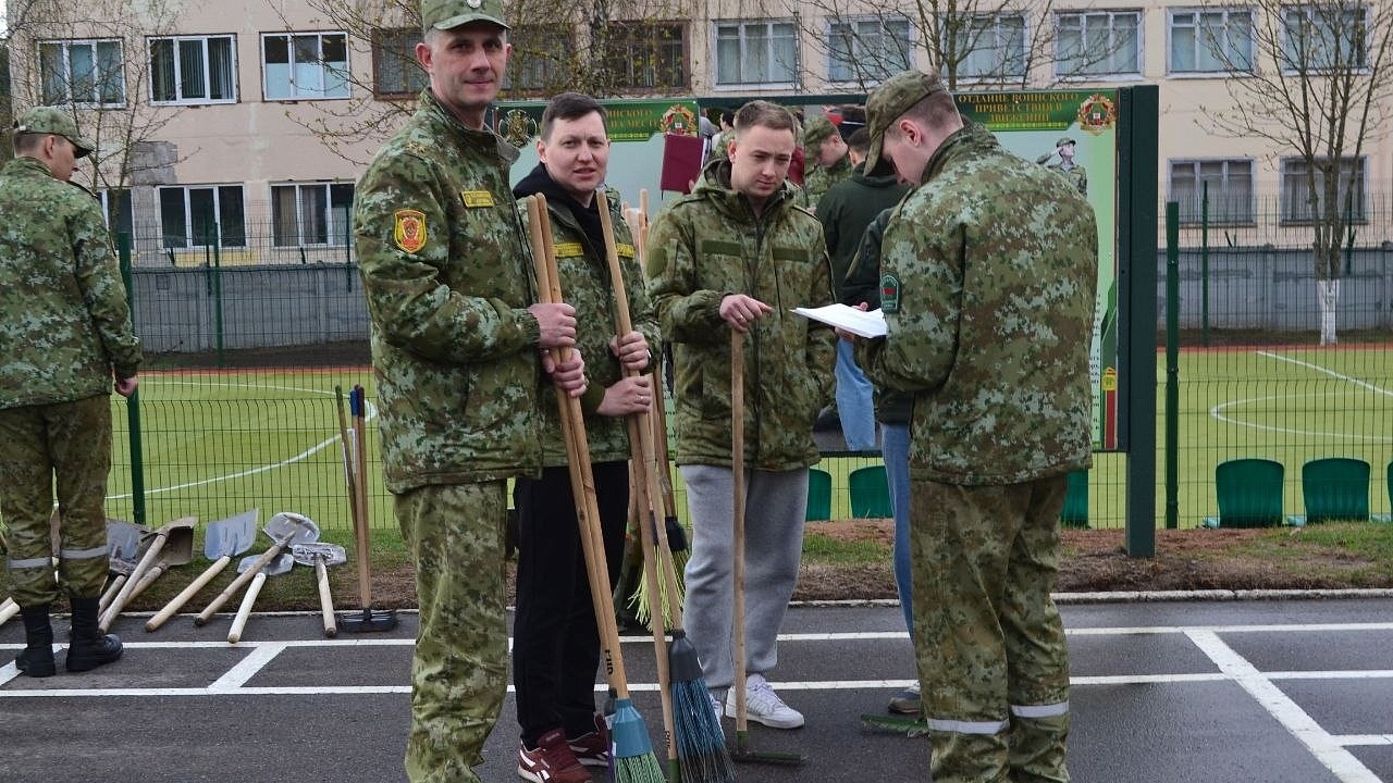 Традиция труда и заботы: республиканский субботник в группе связи и обеспечения