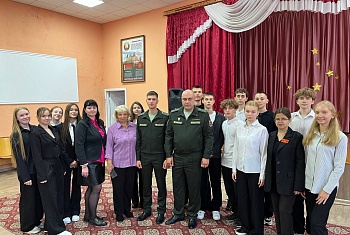 Офицеры отделения пограничного контроля «Верхний Теребежов» провели профориентационные встречи со школьниками