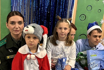 Дивинские пограничники подарили радость детям 