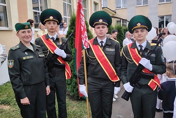 Военнослужащие государственного учреждения «Группа материально-технического обеспечения органов пограничной службы» в рамках начала учебного года посетили школьные линейки