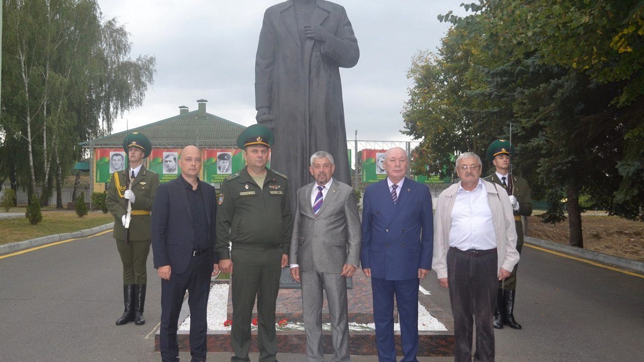 Брестскую пограничную группу посетил внучатый племянник Феликса Эдмундовича Дзержинского