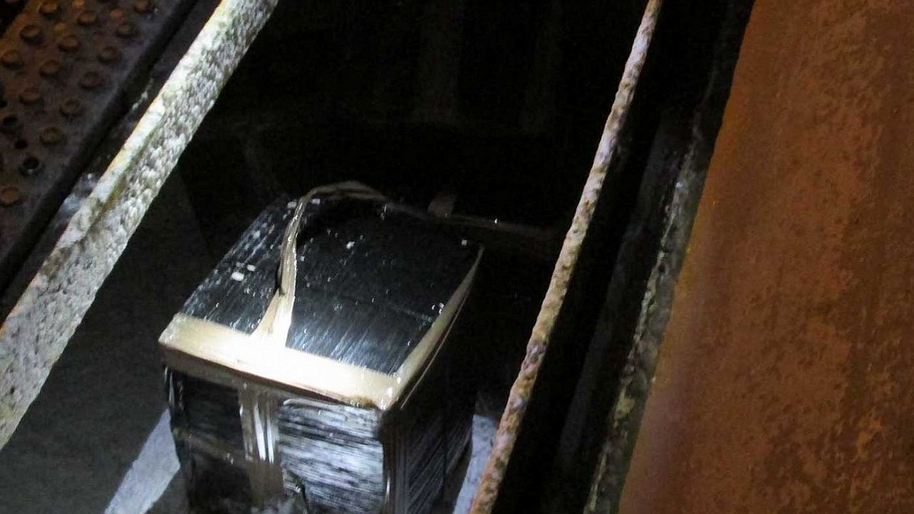 Две крупные партии сигарет задержали в течение суток лидские пограничники в грузовых составах, направлявшихся в Литву