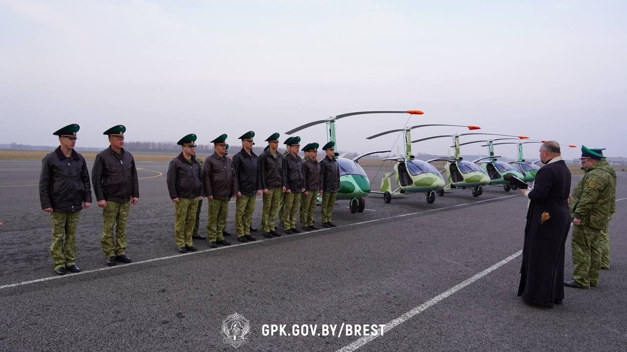 На страже неба: на аэродроме «Брест» освятили авиатехнику и личный состав