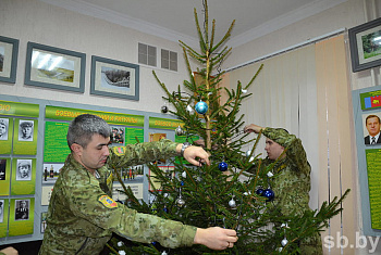 Что в вещмешке у пограничного Деда Мороза