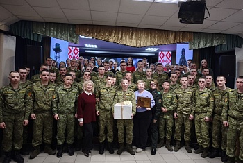 Душевный концерт и "Мамины пироги": Теплое поздравление для стражей границы