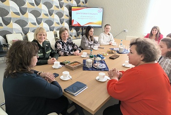 Диалог о женском лидерстве: в Дзержинском ТЦСОН обсудили роль женщины в обществе